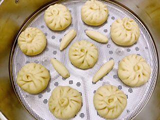 21、香葱鲜肉大包,全部包好后醒发25分钟，中大火上气后蒸15到18分钟左右，蒸好后闷5分钟再出锅