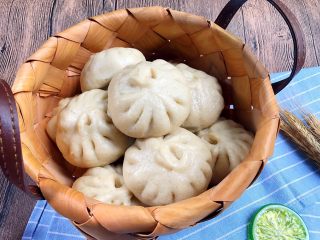 22、香葱鲜肉大包,香葱鲜肉大包子快来吃哦^_^