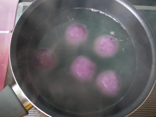 12、元宵节  巧克力紫薯汤圆,汤圆浮起来了，就煮熟了。