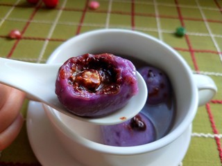 14、元宵节  巧克力紫薯汤圆,咬一口，满满的巧克力，甜到心里去了！