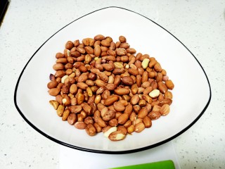 1、芝麻花生糖,花生称好