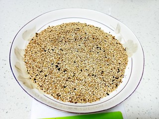 2、芝麻花生糖,芝麻称好