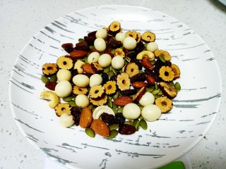 5、芝麻花生糖,每日坚果准备好