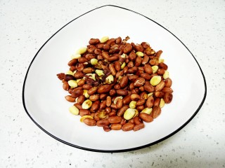 7、芝麻花生糖,盛出