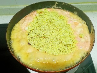 14、芝麻花生糖,倒入鸡汤面