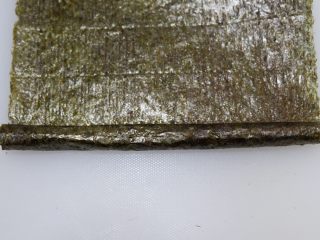 6、樱花寿司,卷起来。