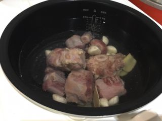 9、韩式牛尾汤-电锅版,加1500cc的水