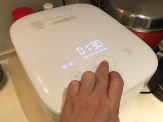 10、韩式牛尾汤-电锅版,直接启动炖煮模式