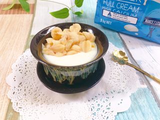 19、清火滋补之莲子双皮奶,放入冰箱冷藏后再食用更佳