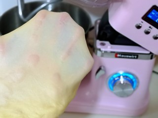 5、日式炼乳蔓越莓面包,已经有了不容易破的手套膜！可以进行发酵！