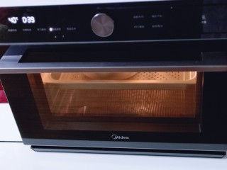 7、日式炼乳蔓越莓面包,启动常温发酵功能，自动时间为40°40分钟！