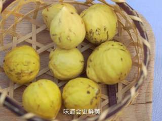 3、不俗又不瘦，东坡最爱竹笋焖猪肉,板栗剥壳