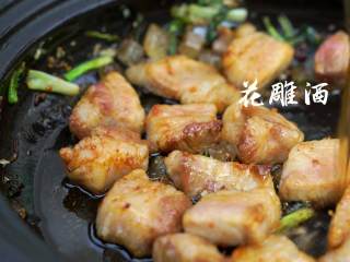 10、不俗又不瘦，东坡最爱竹笋焖猪肉,加花雕酒