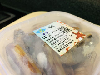 1、清蒸蛏子,蛏买一盒；