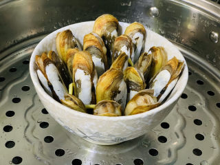 10、清蒸蛏子,大火，冷水上锅蒸；