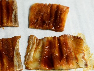 14、鳗鱼饭,第二天取出，将腌制好的鳗鱼放入烤盘中