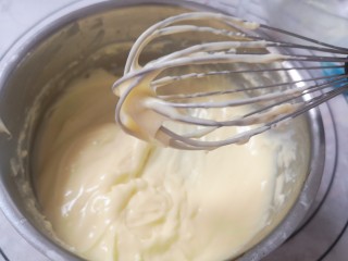 8、日式香草卡仕达,此时卡仕达酱已经是一个非常丝滑的状态了