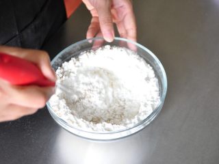 12、香酥脆皮炸鸡,将所有粉类混合均匀备用。