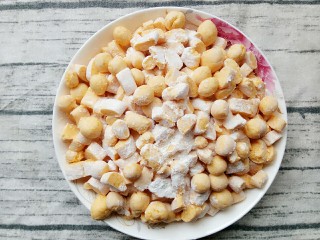 15、南瓜汤圆,所有揉好切好后装盘子