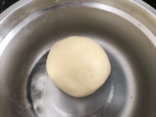 4、绿豆饼～酥了一地渣儿,加入猪油揉成团