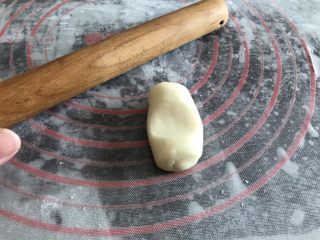 10、绿豆饼～酥了一地渣儿,松弛后再擀一次，这样加强了酥皮的层次和口感