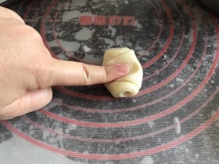 13、绿豆饼～酥了一地渣儿,然后中间压一下