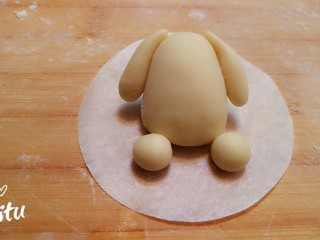 9、造型馒头——长草颜团子,胳膊沾到两侧。