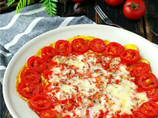 12、西红柿鸡蛋披萨,盛出，即可食用。