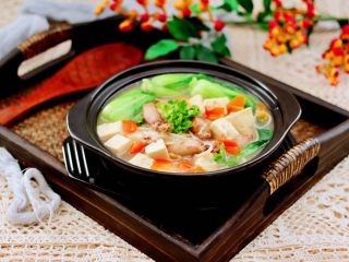 16、金针菇豆腐鱿鱼煲,成品一