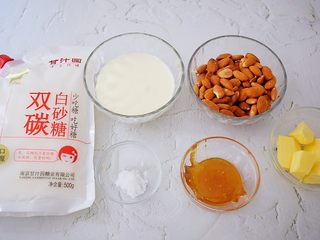 1、海盐杏仁太妃糖,准备好材料