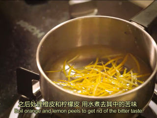 16、白黄油煎鲈鱼,柠檬皮和橙皮过水煮，去苦味