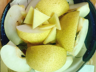 6、雪梨鸡汤,切大块，生姜切片