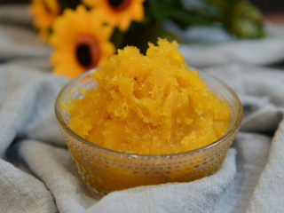 9、凤梨酥,提前准备好的凤梨馅。