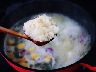 7、金桔圆子酒酿羹,这个时候加入酒酿。