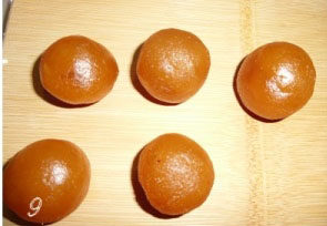 9、冰皮月饼,准备各种馅料搓圆