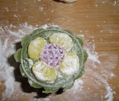 14、冰皮月饼,用力一压即成型