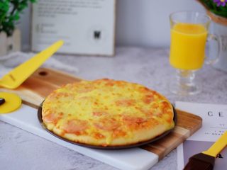 12、杂蔬火腿肠披萨,成品图