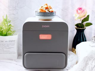 15、绿豆红薯饭,把蒸好的绿豆红薯饭，盛入自己喜欢的碗里就可以美美滴享用了。