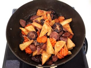 22、家常烧豆腐,烧开后翻炒均匀即可，家常烧豆腐做好了