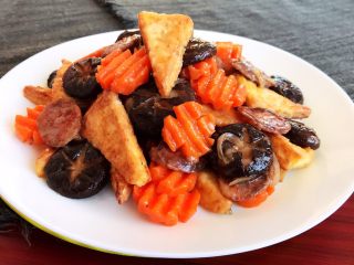 23、家常烧豆腐,香菇烧豆腐口感独特，鲜香适宜，喝酒下饭都可以~