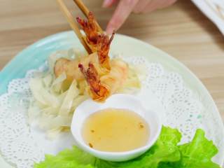 21、泰式炸虾卷——超简单的美味,然后叠加堆放炸好的虾卷即可