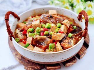 15、啤酒酱香海鲶鱼豆腐,出锅咯，鲜美无比又营养丰富，关键是超好吃。