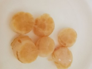 3、佛跳墙,元贝洗干净，少许温水泡30分钟即可。