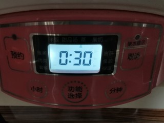 5、佛跳墙,隔水炖30分钟。