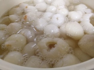 12、荔枝罐头,大火煮。