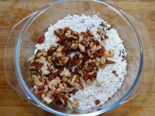 11、糯米福袋豆腐包,将以上材料全部混合在一起。