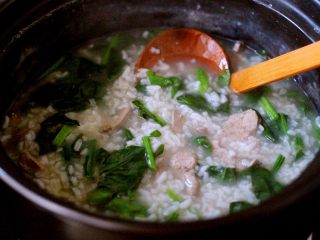 13、生滚菠菜猪肝羹,营养丰富又健康美味的生滚菠菜猪肝羹就做好了