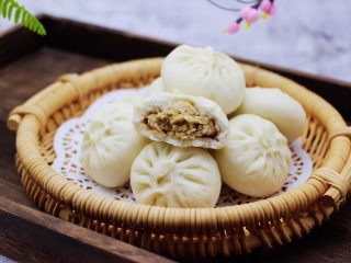 18、大葱猪肉发面包,宝贝一个人就吃了3个，还说没吃饱。