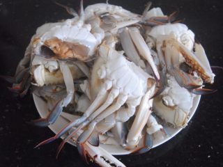 3、口水蟹,去掉腹部的后盖