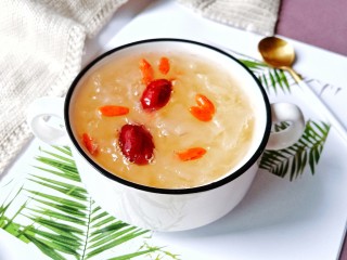 15、银耳莲子红枣汤,实在是太好喝了!